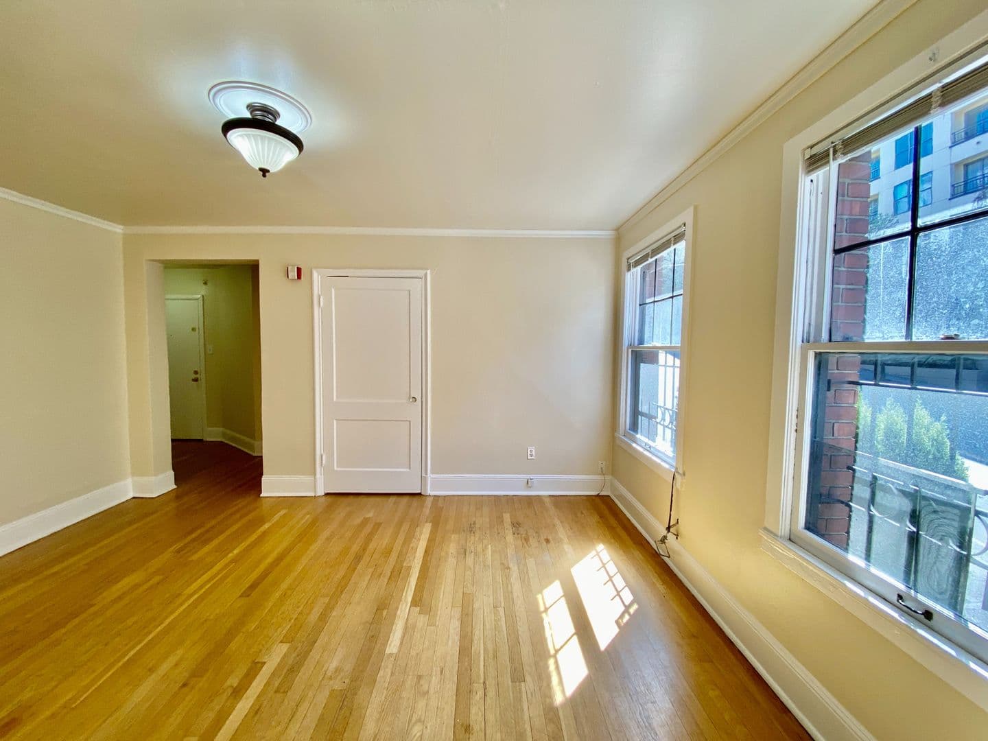 Seattle Apartment: 1420 Boren Ave