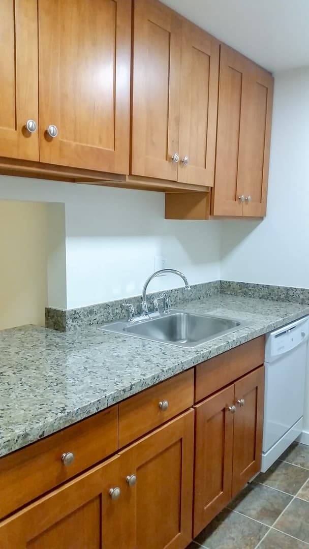 Seattle Apartment: 9428 Ravenna Ave NE