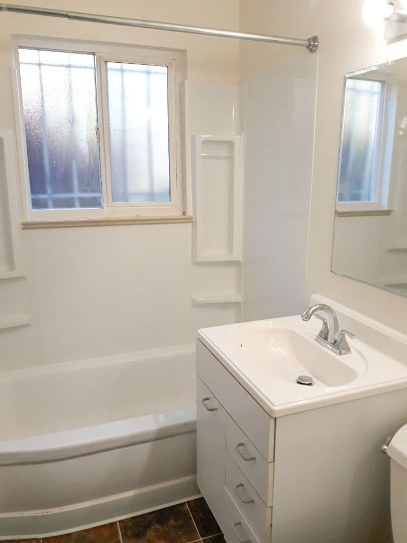 Seattle Apartment: 706 Belmont Ave E