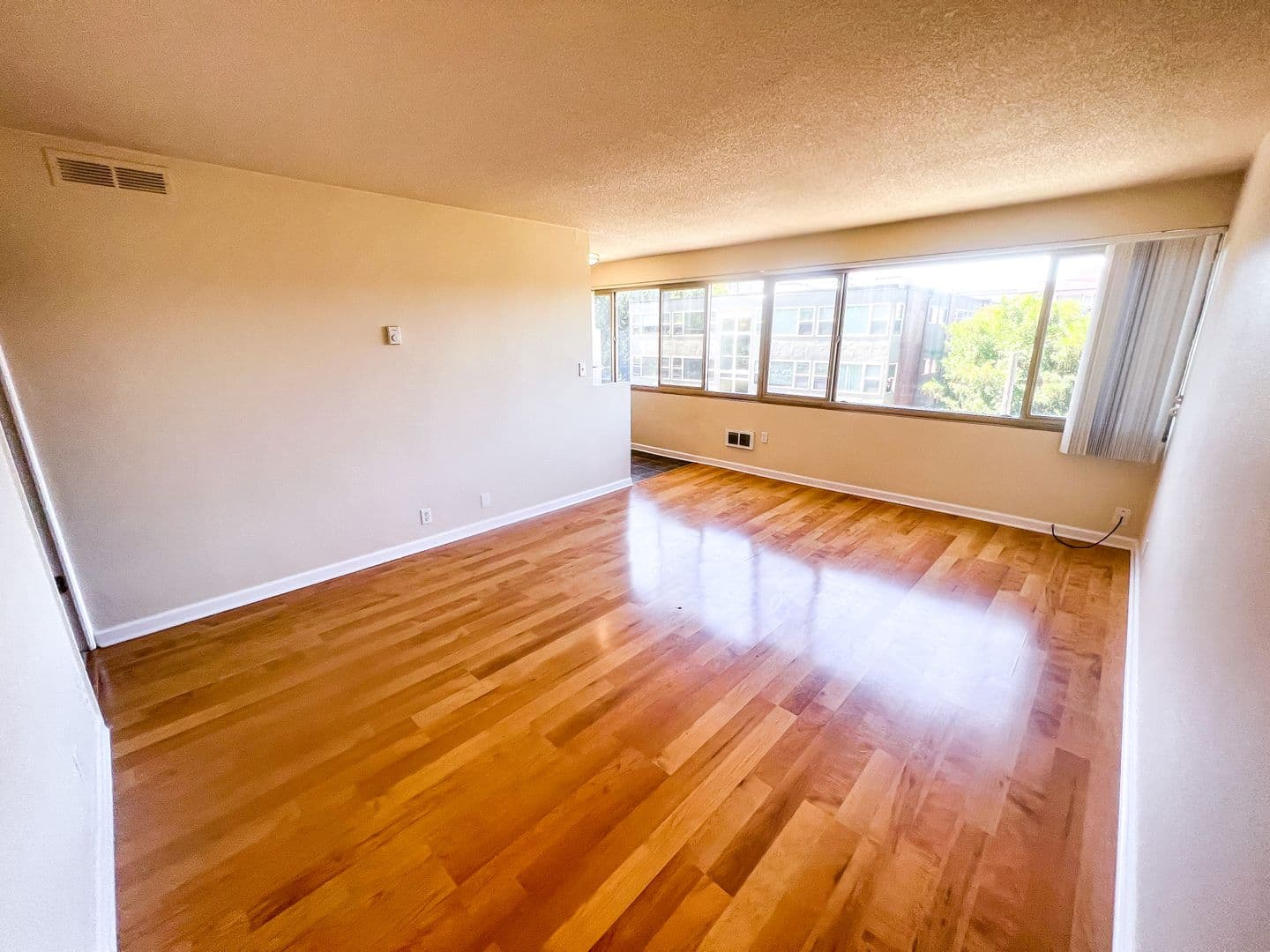 Seattle Apartment: 401 E. Mercer St.