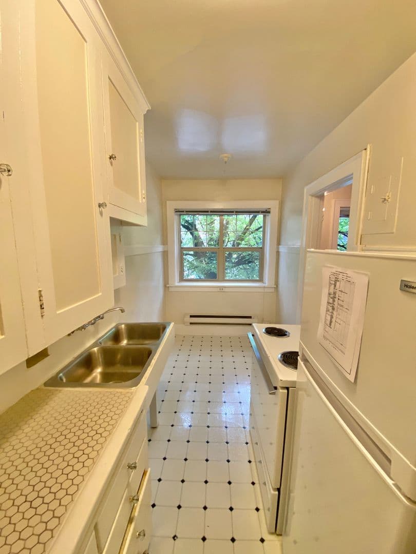 Seattle Apartment: 516 E. Union St.