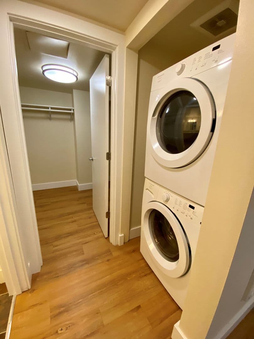 Seattle Apartment: 1615 15th Ave.