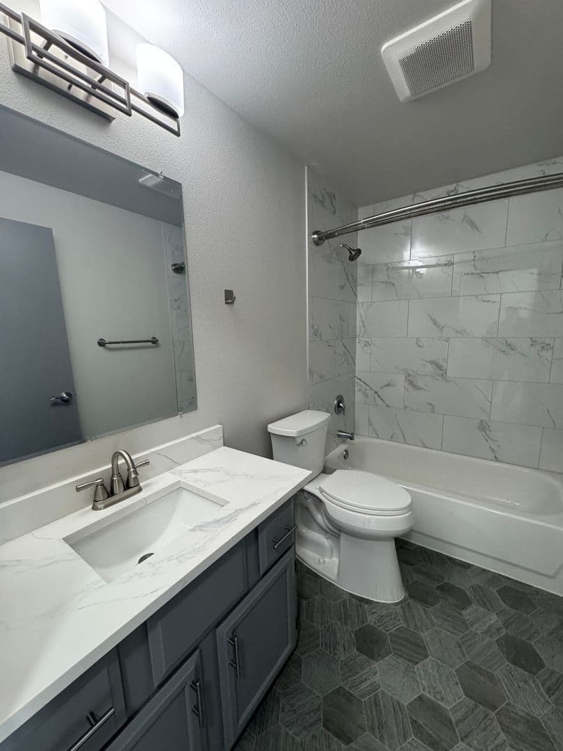 Seattle Apartment: 1519 California Ave SW