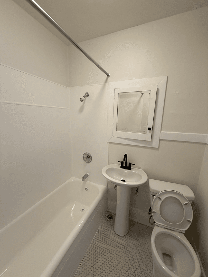 Seattle Apartment: 1305 E Denny Way