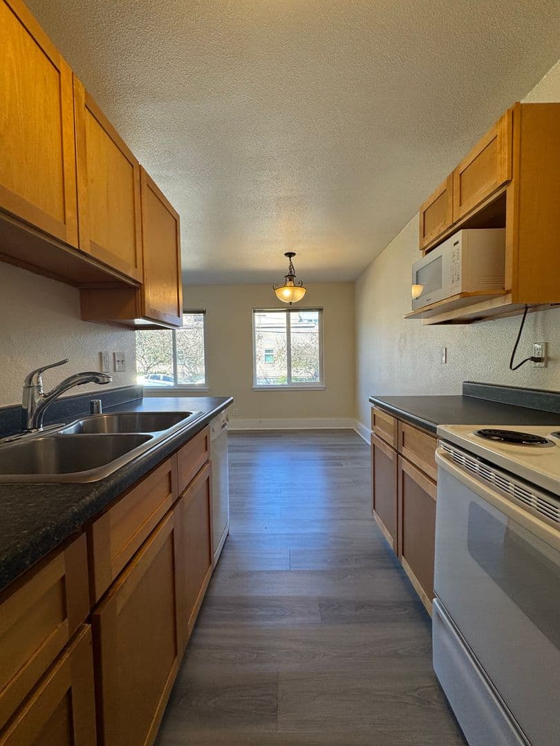 Seattle Apartment: 424 19th Ave E.