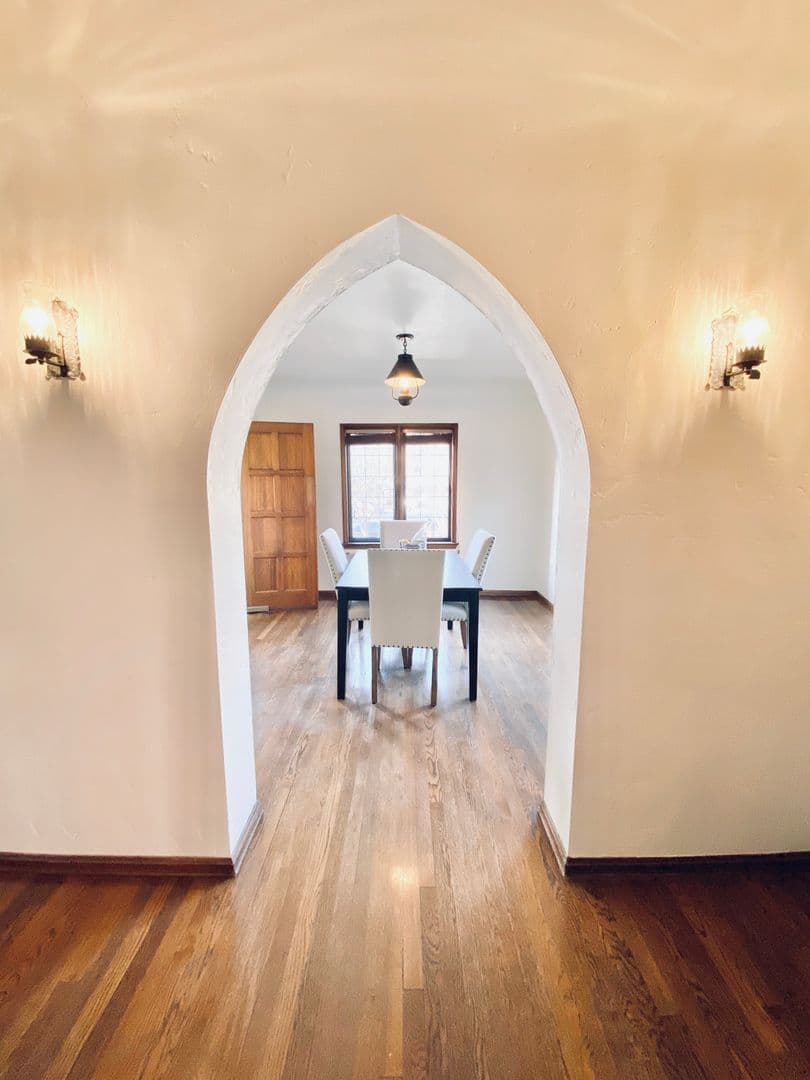 Seattle Apartment: 1005 E. Roy St.