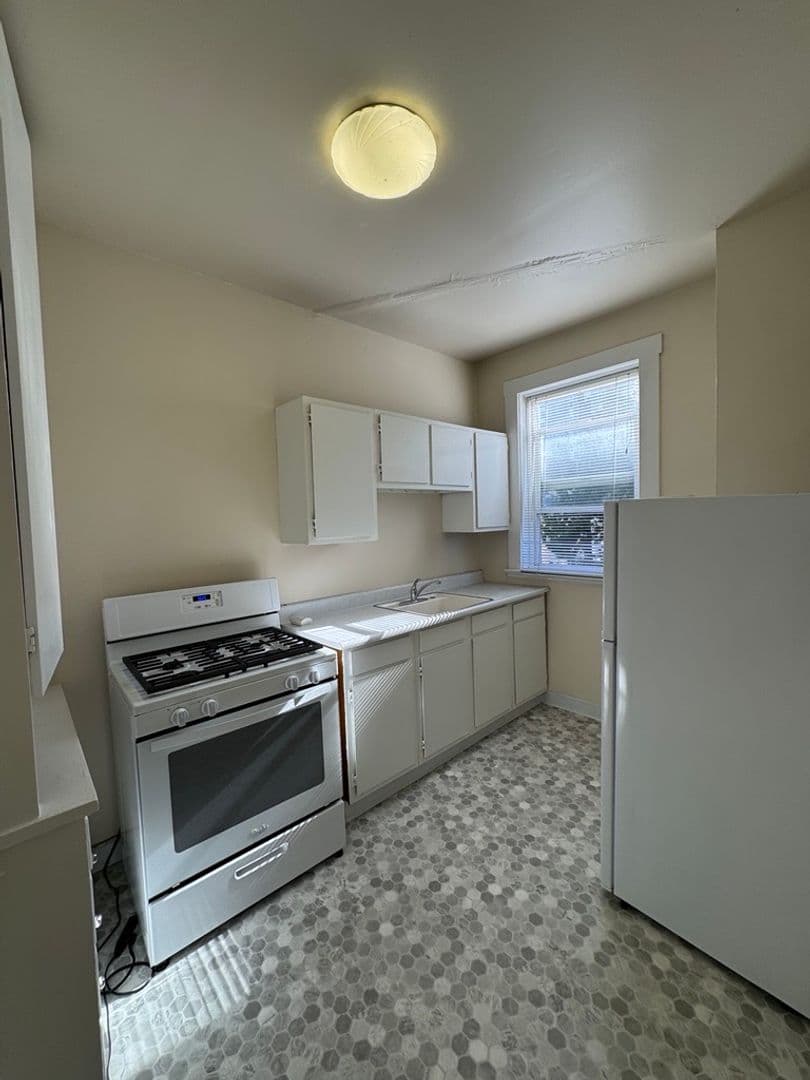 Seattle Apartment: 504 E. Denny Way