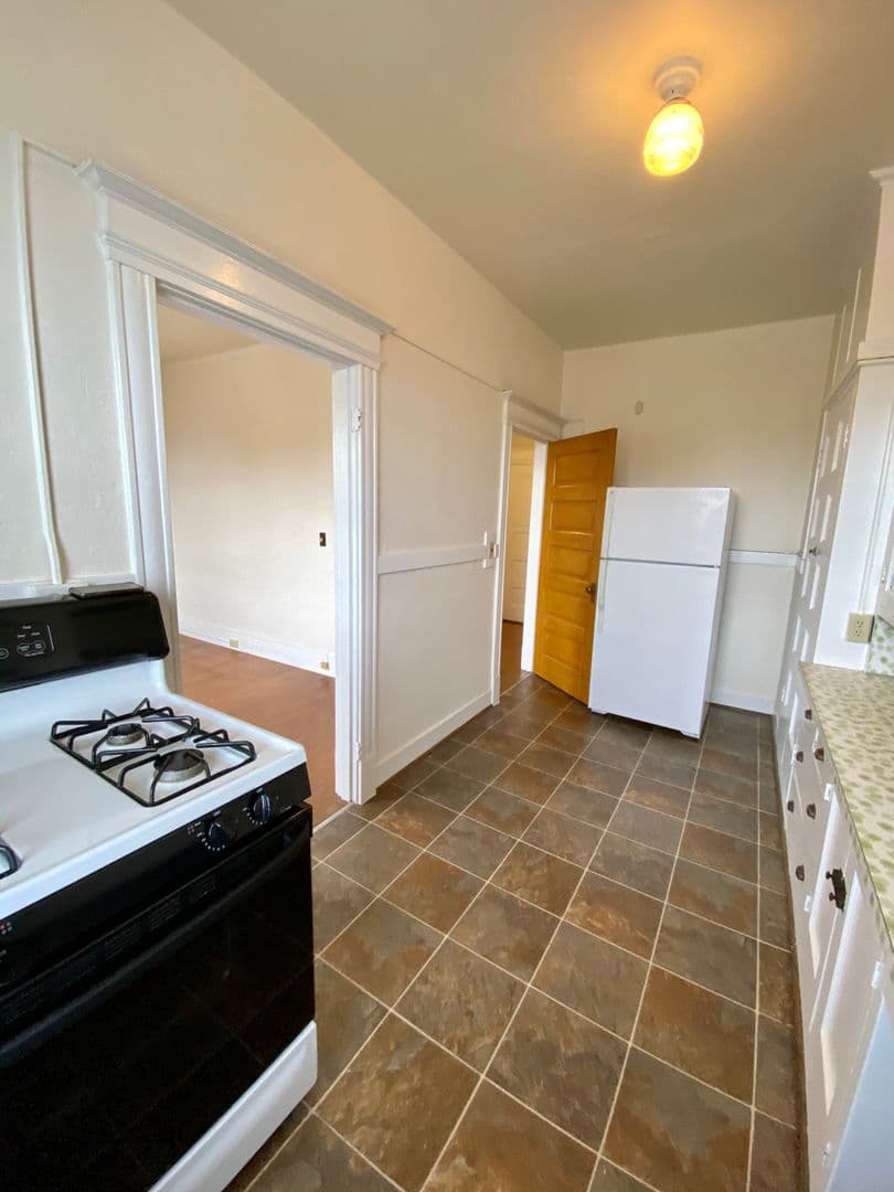 Seattle Apartment: 1615 15th Ave.