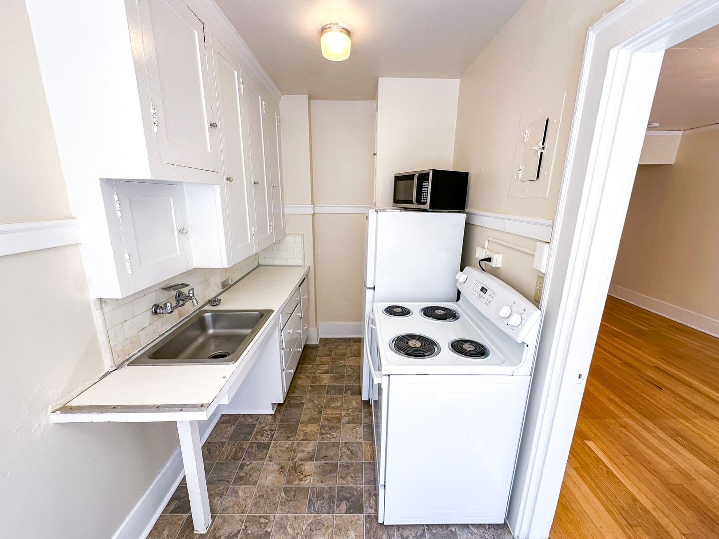 Seattle Apartment: 516 E. Union St.