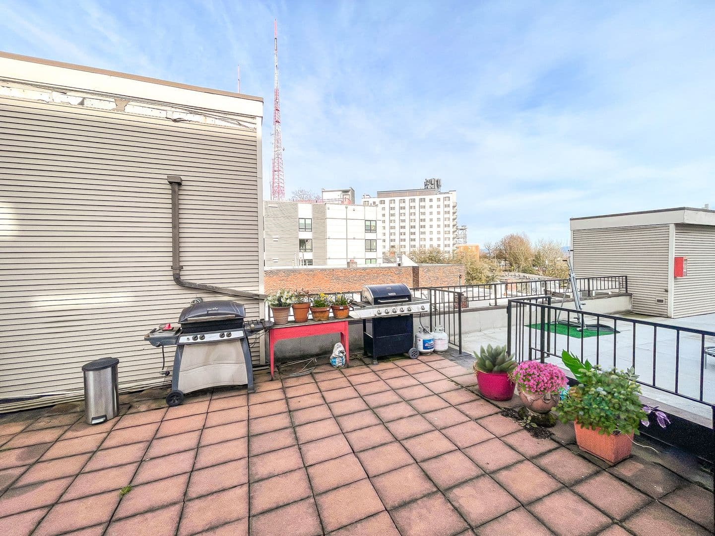 Seattle Apartment: 1509 E Madison St