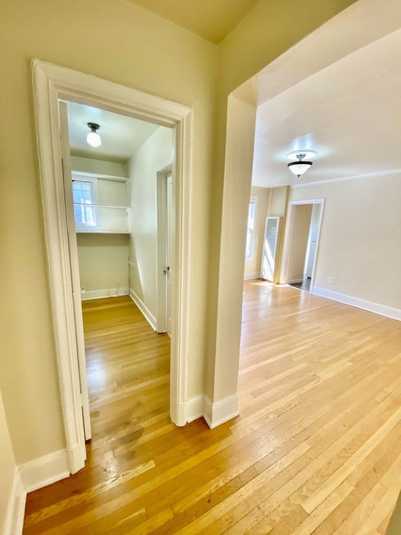 Seattle Apartment: 1420 Boren Ave