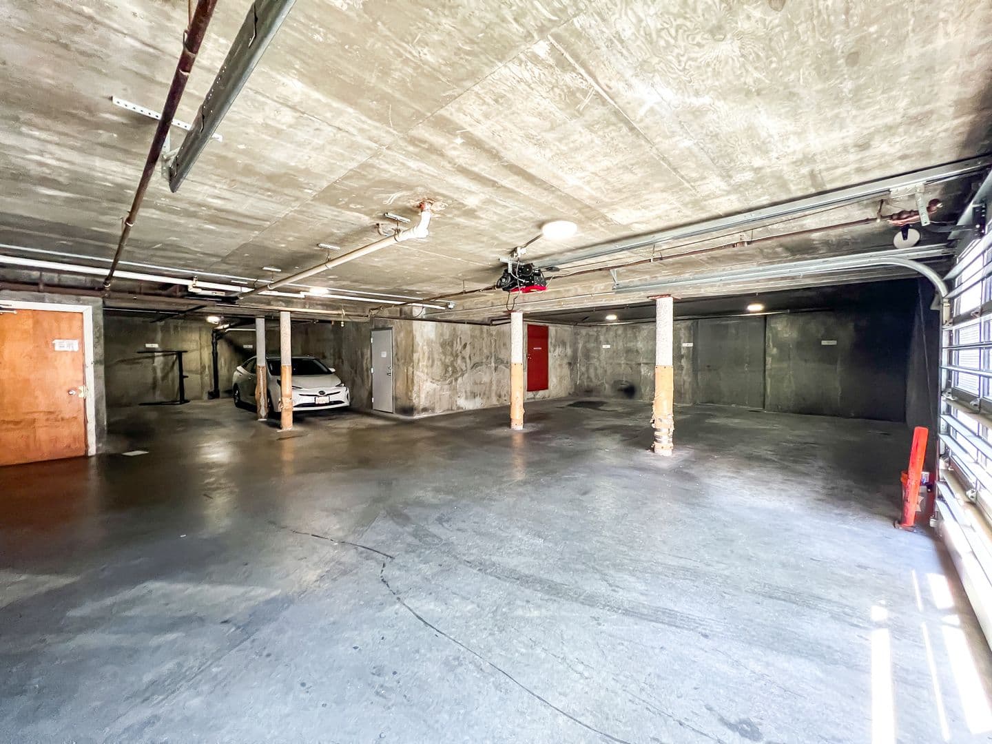 Seattle Apartment: 5233 15th Ave NE
