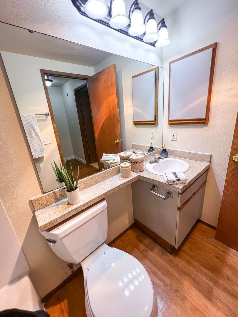 Seattle Apartment: 1215 Seneca St.