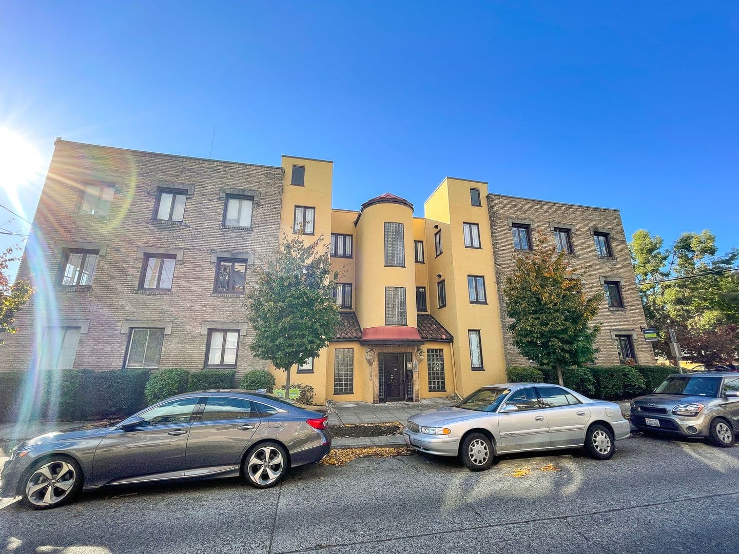 Seattle Apartment: 4515 Burke Ave. N.