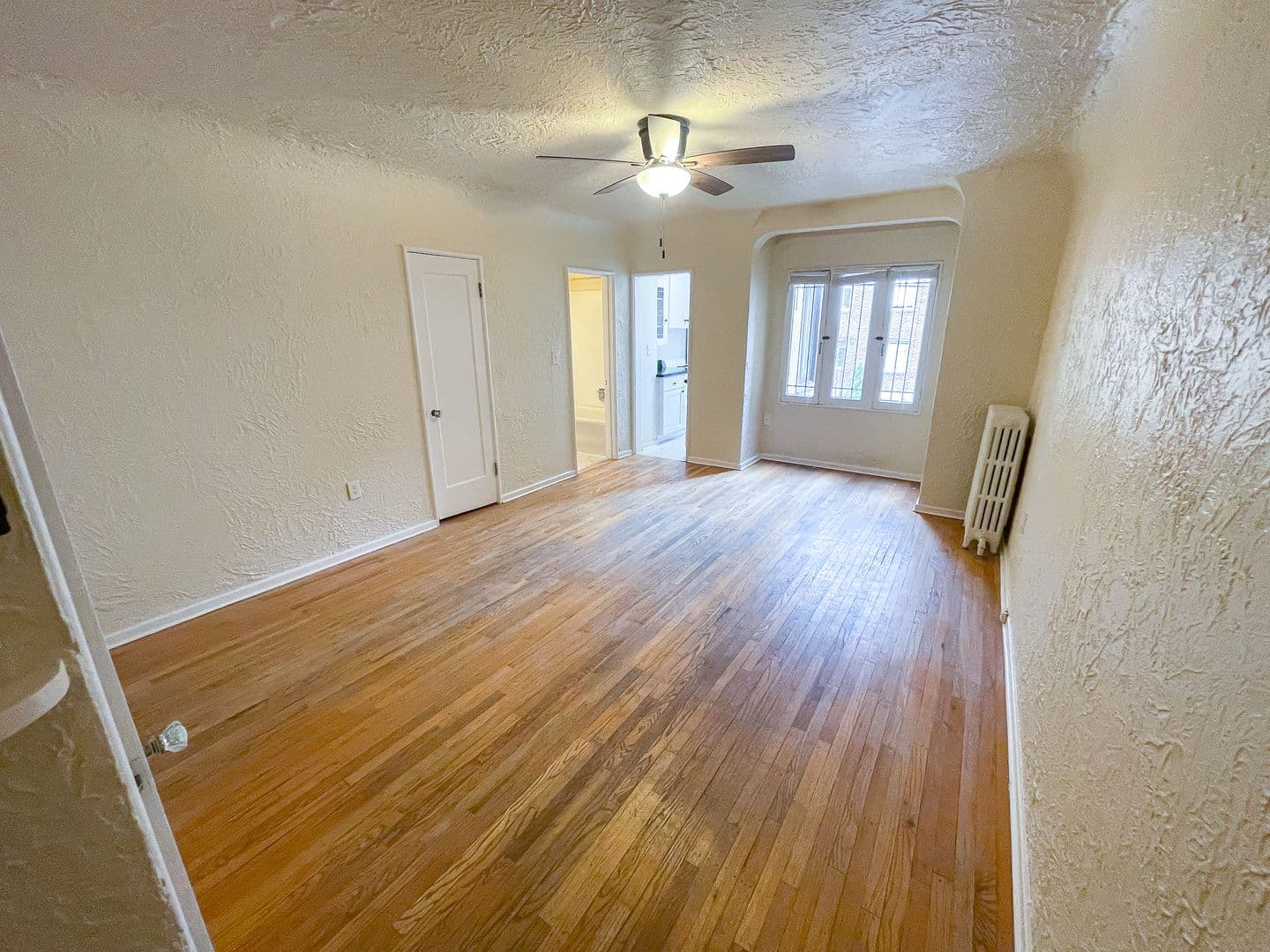 Seattle Apartment: 4515 Burke Ave. N.
