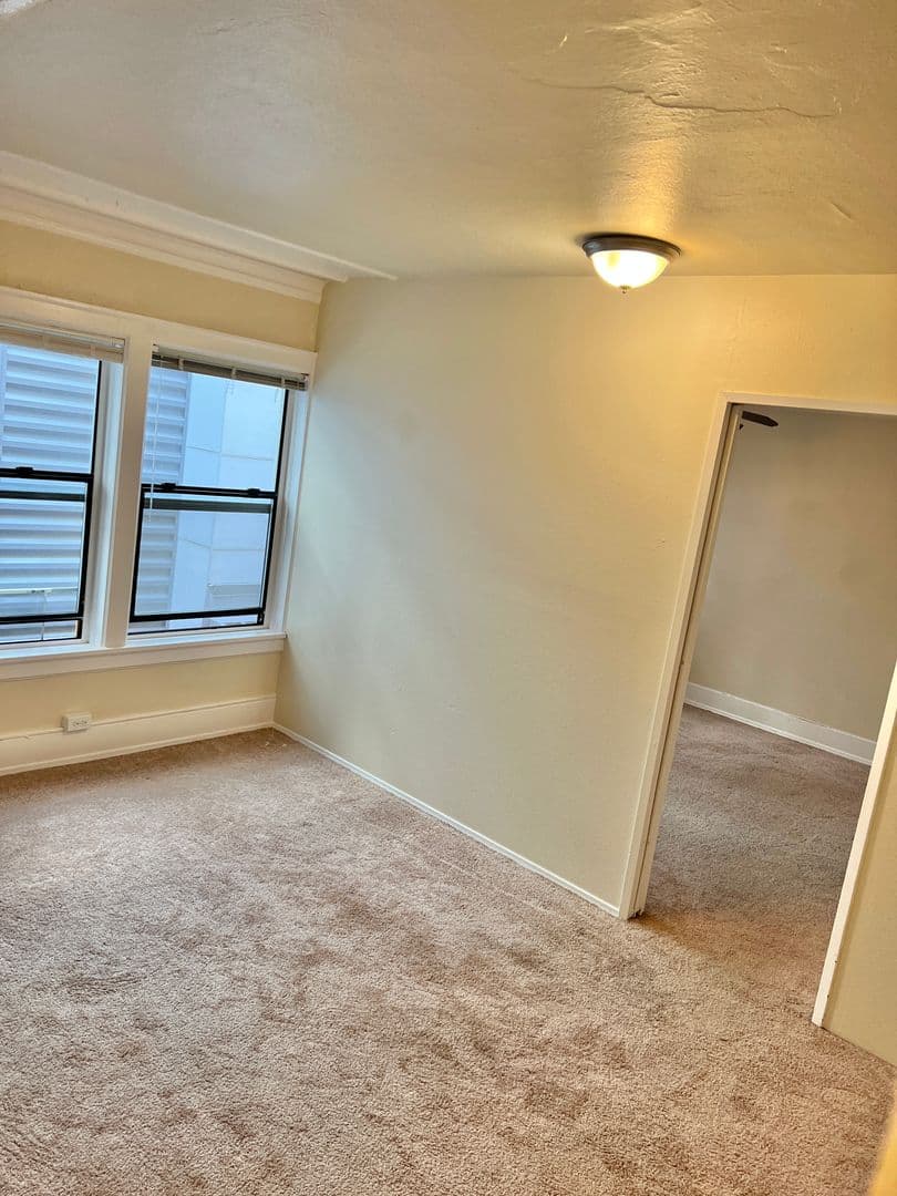 Seattle Apartment: 1509 E Madison St