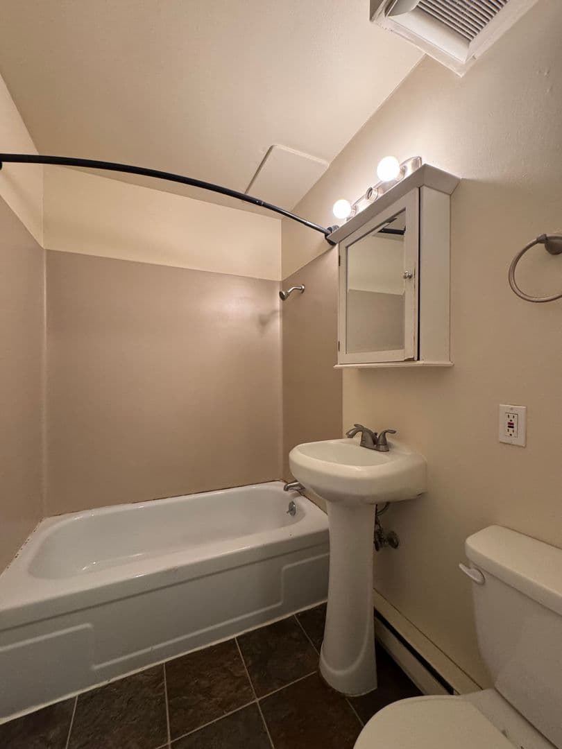 Seattle Apartment: 424 19th Ave E.