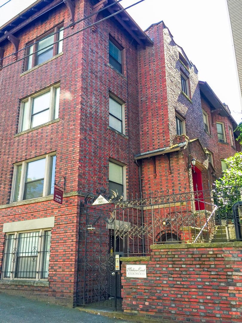 Seattle Apartment: 1509 E Madison St