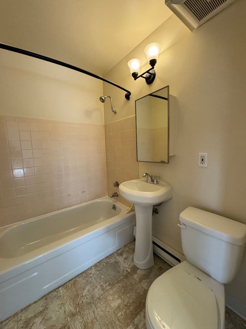 Seattle Apartment: 424 19th Ave E.