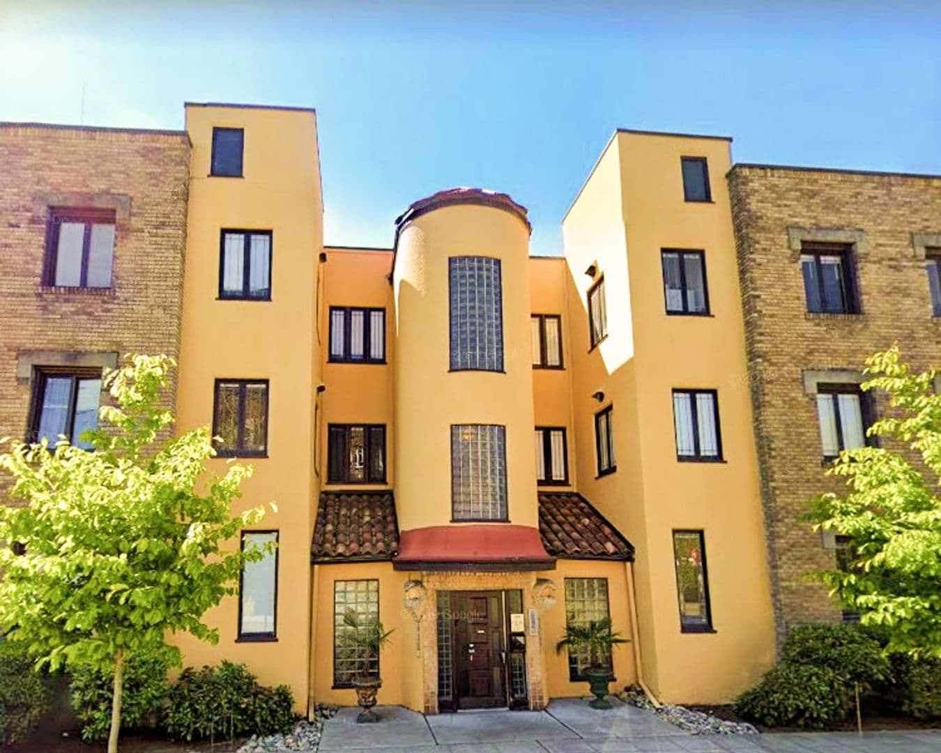 Seattle Apartment: 4515 Burke Ave. N.