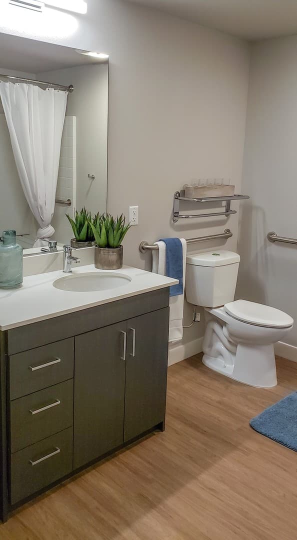 Edmonds Apartment: 10032 Edmonds Way