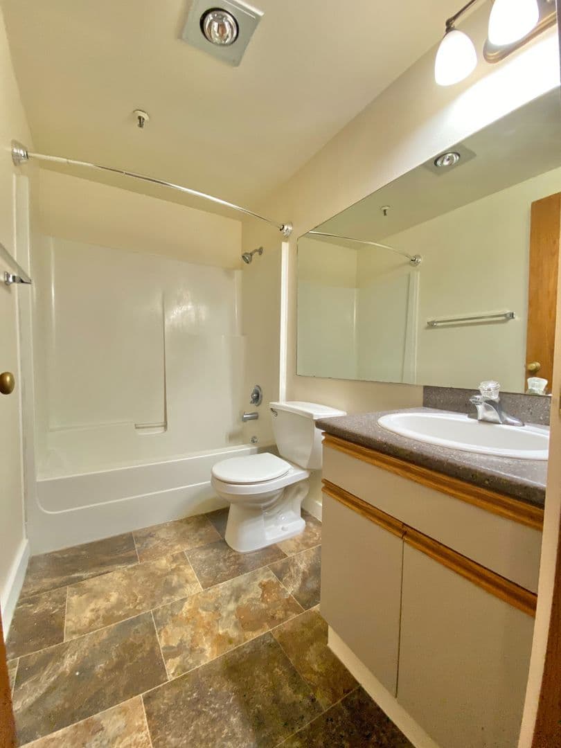 Seattle Apartment: 1215 Seneca St.