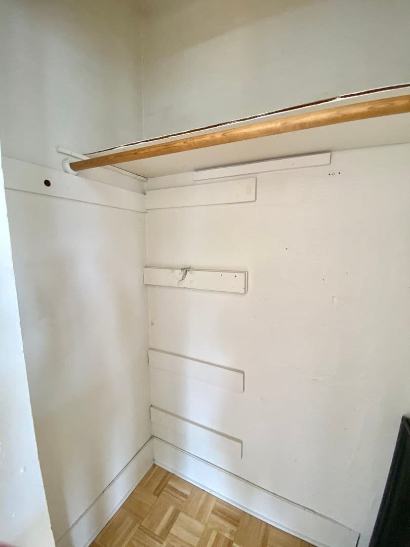 Seattle Apartment: 1812 E. Republican St.
