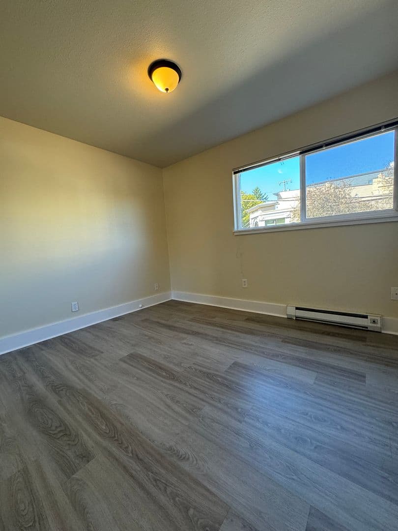 Seattle Apartment: 424 19th Ave E.