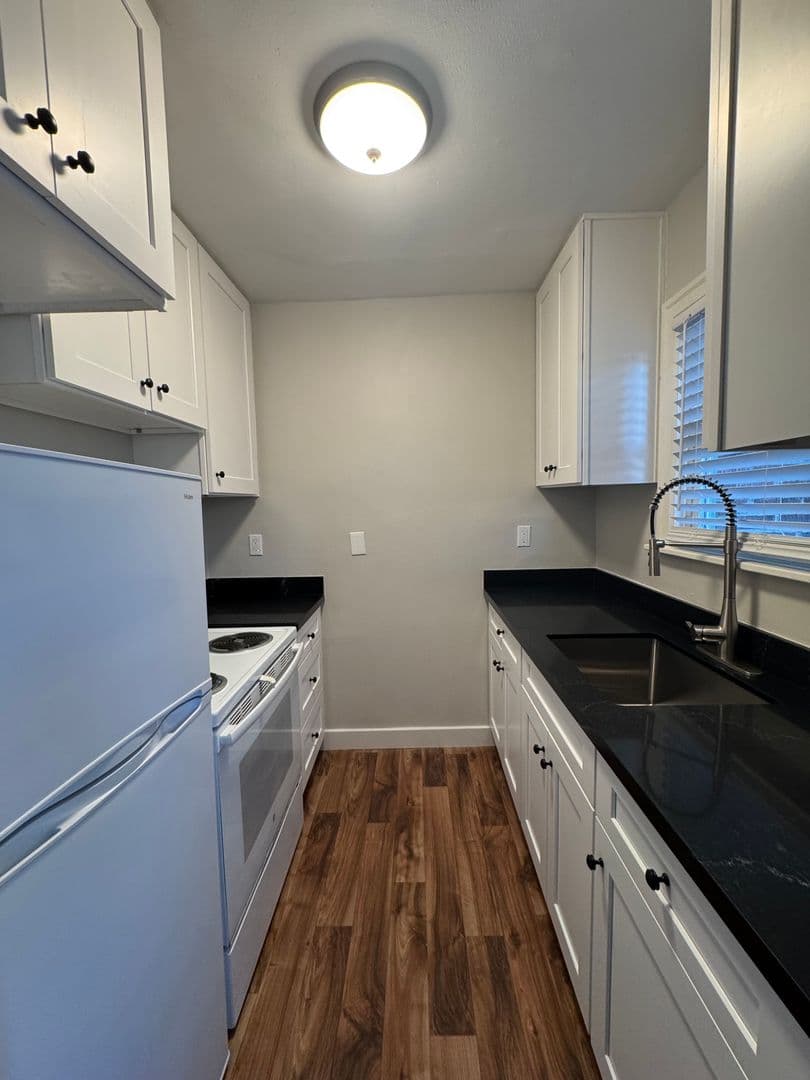 Seattle Apartment: 2318 California Ave SW