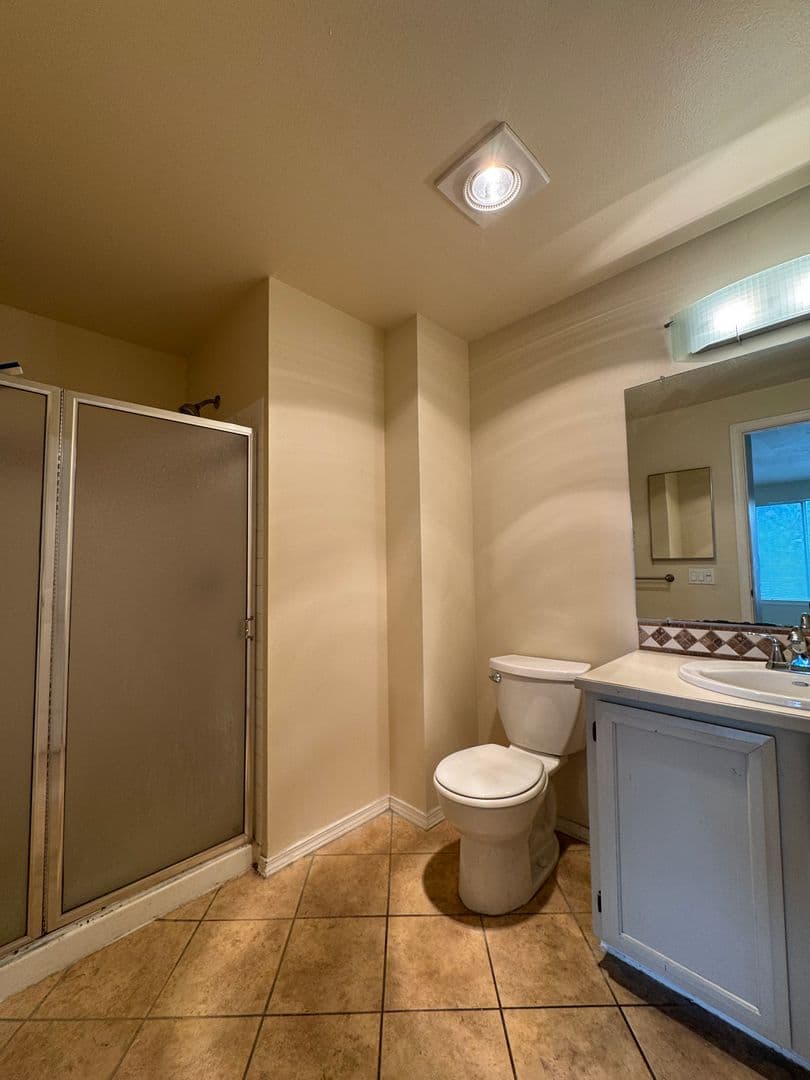 Seattle Apartment: 4850 California Ave. SW