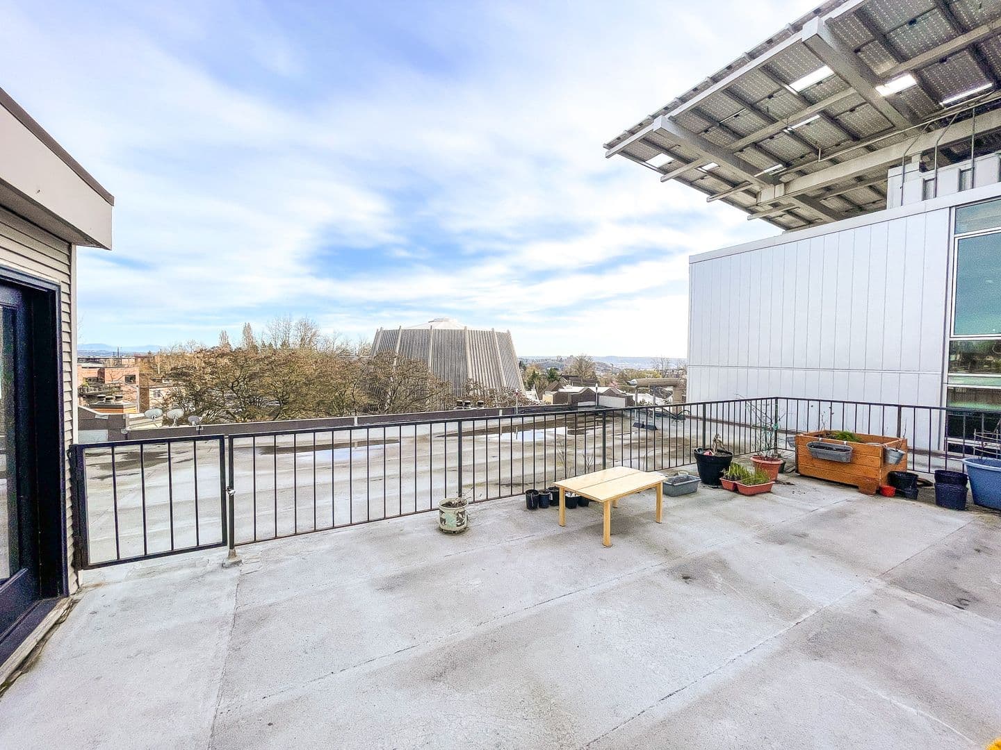 Seattle Apartment: 1509 E Madison St