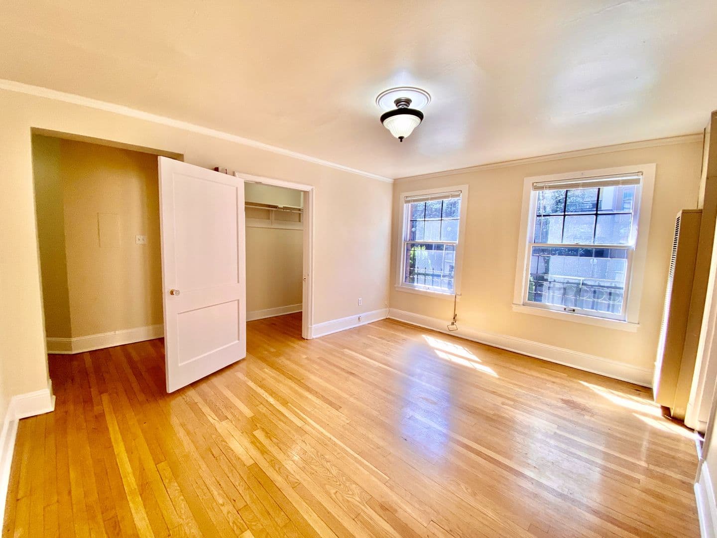 Seattle Apartment: 1420 Boren Ave
