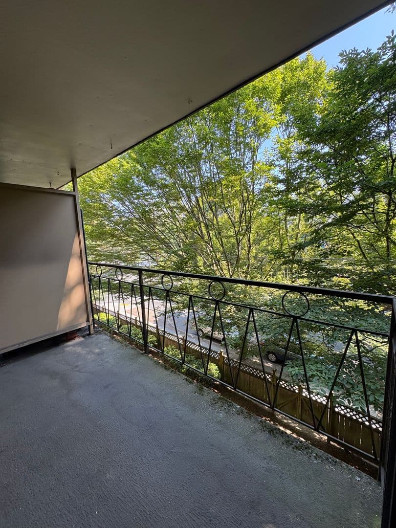 Seattle Apartment: 1821 E. Thomas St.