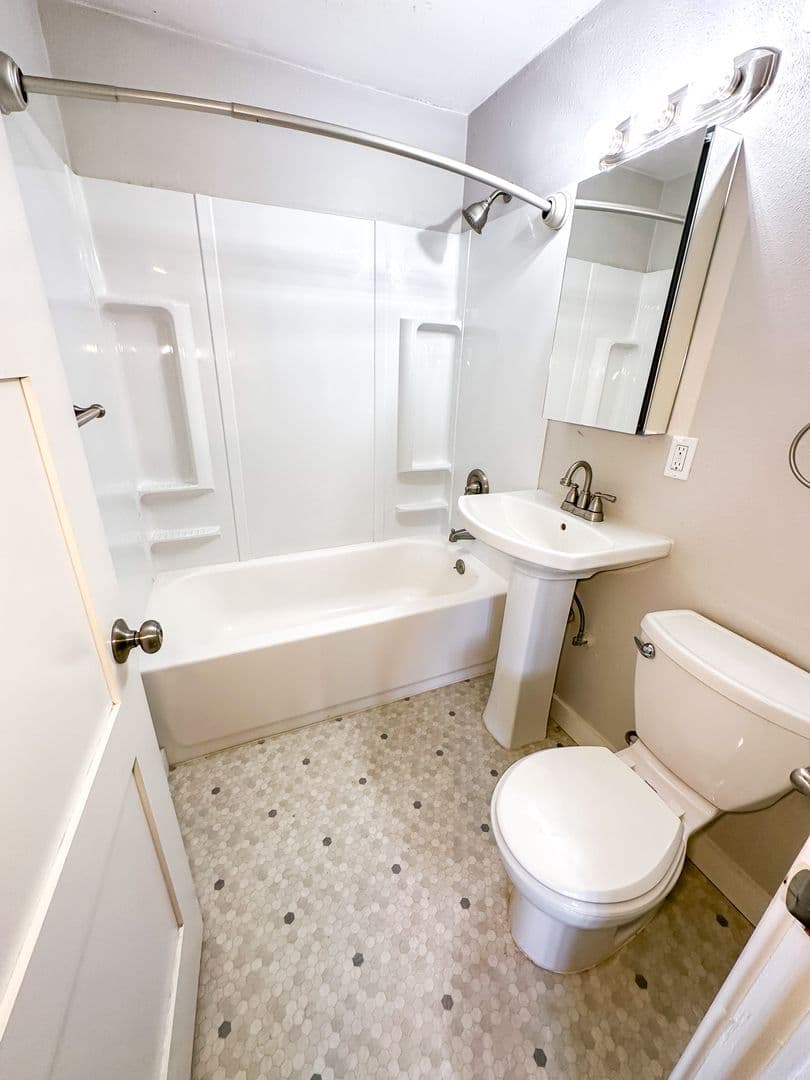 Seattle Apartment: 401 E. Mercer St.