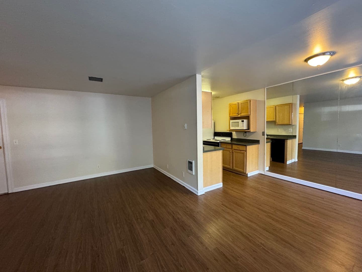 Seattle Apartment: 424 19th Ave E.