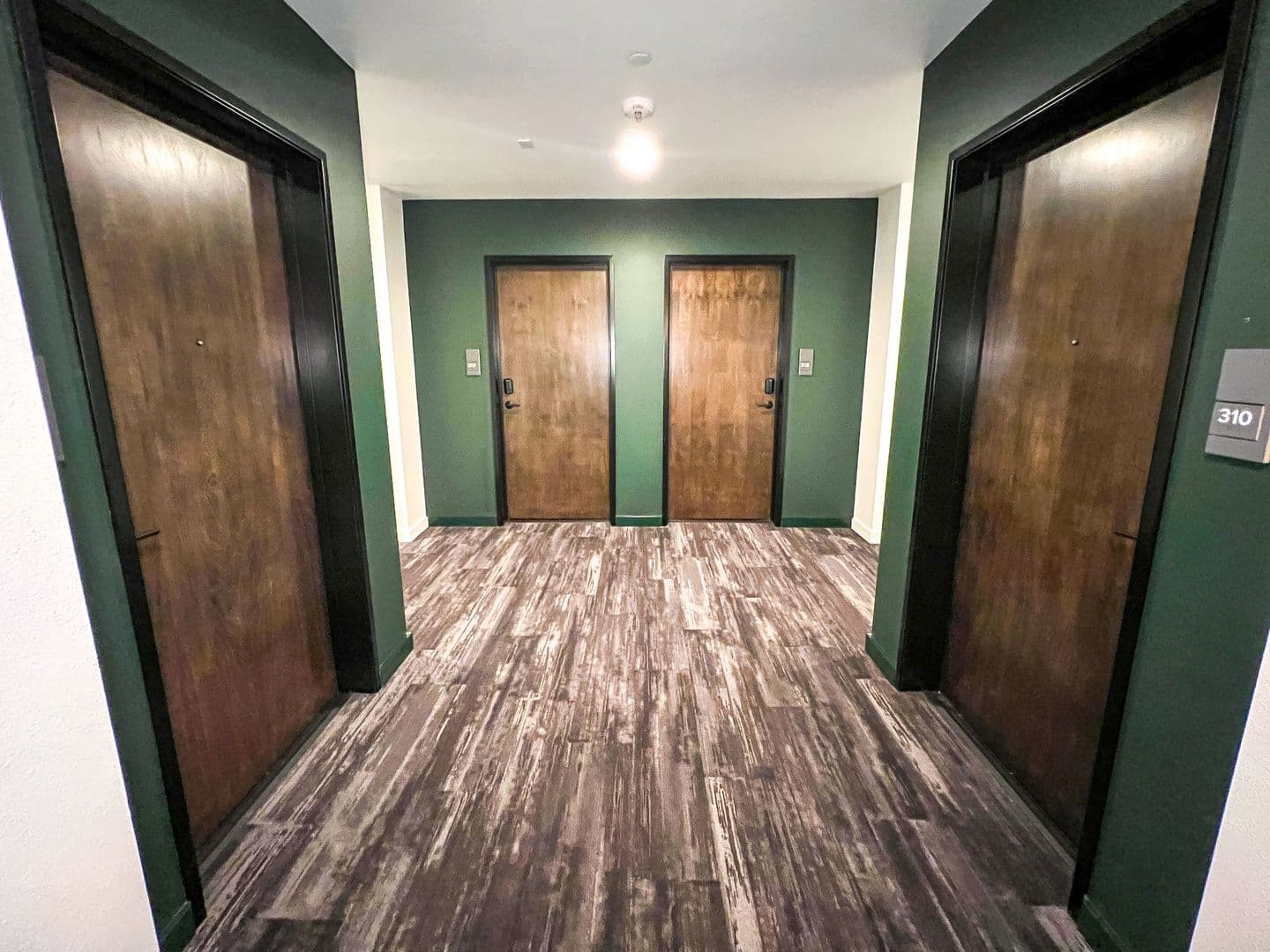 Edmonds Apartment: 10032 Edmonds Way