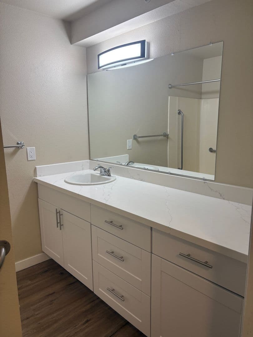 Edmonds Apartment: 22816 Edmonds Way