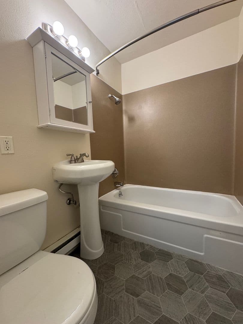 Seattle Apartment: 424 19th Ave E.
