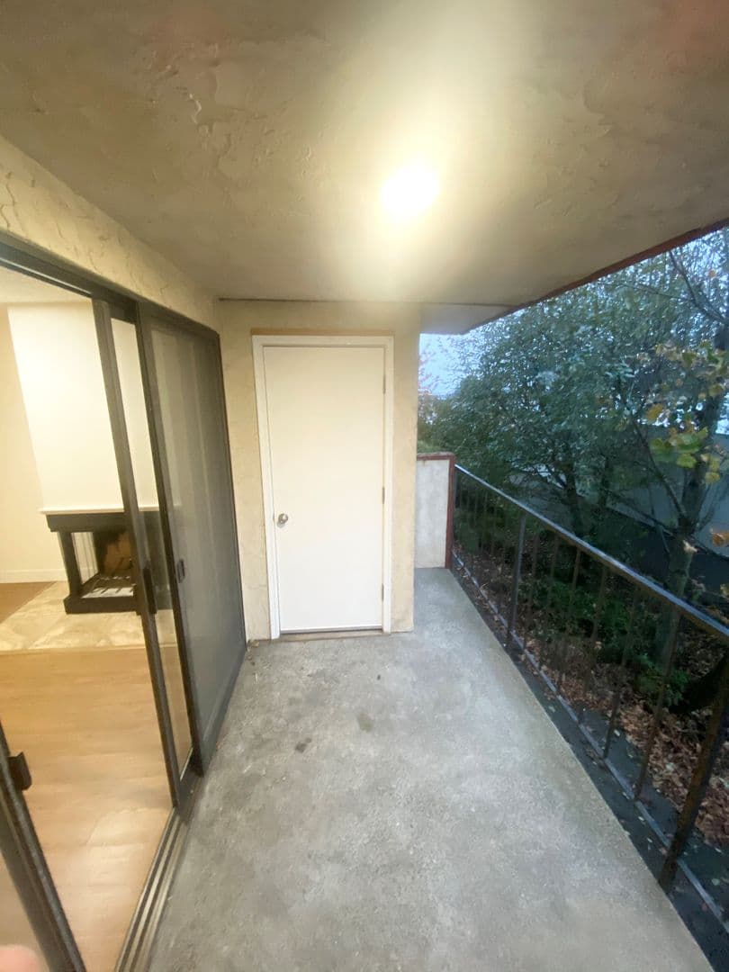 Seattle Apartment: 3023 14th Ave. W.