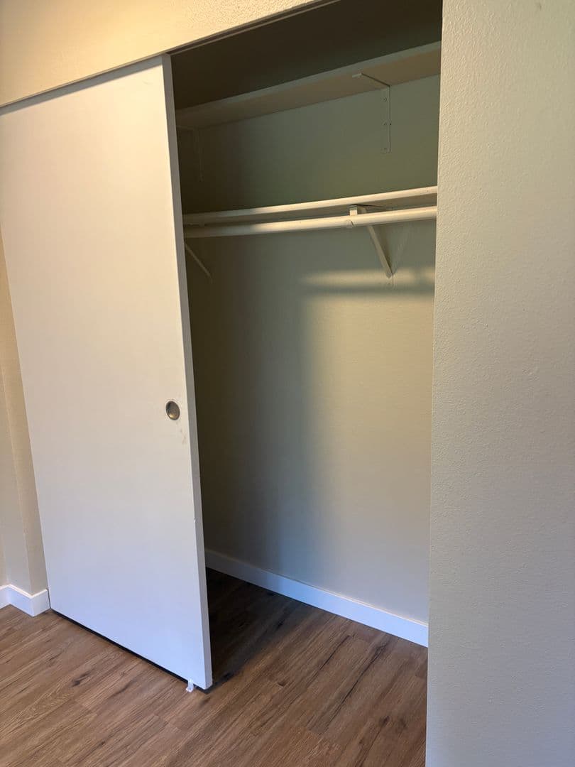 Edmonds Apartment: 22816 Edmonds Way