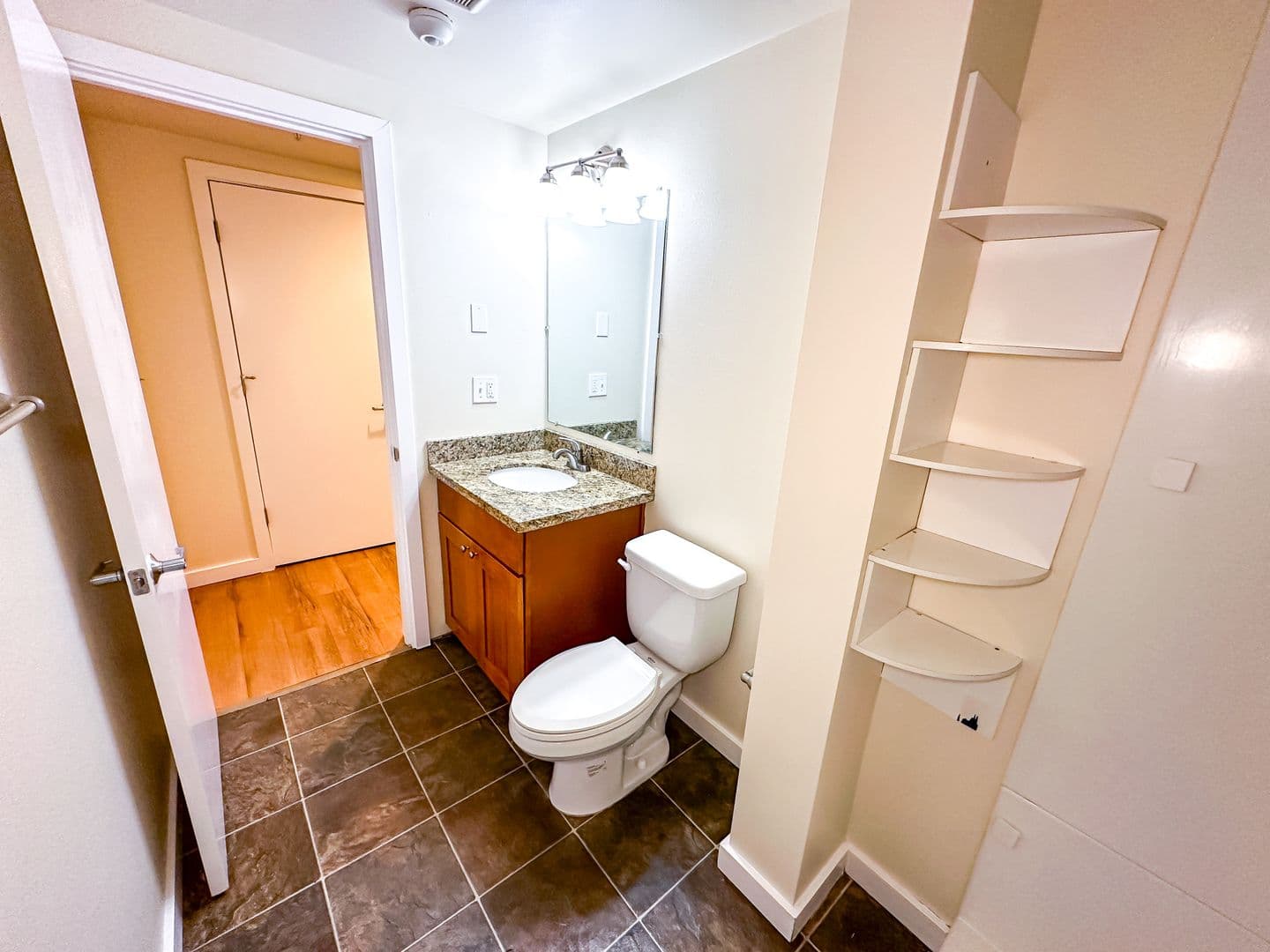 Seattle Apartment: 1420 Boren Ave
