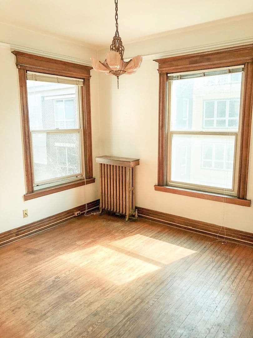 Seattle Apartment: 1615 15th Ave.