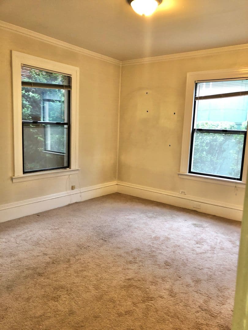 Seattle Apartment: 1509 E Madison St