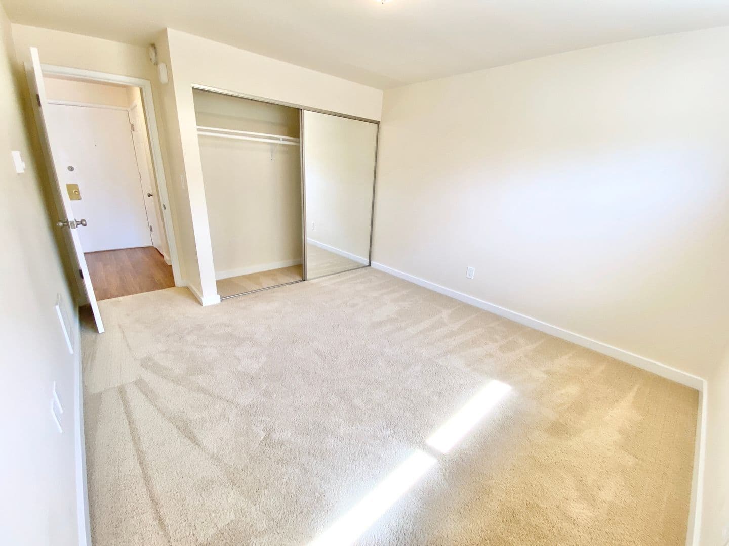 Seattle Apartment: 1700 Summit Avenue