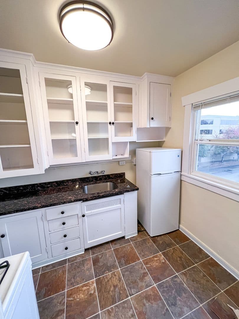 Seattle Apartment: 621 1st Ave. W.