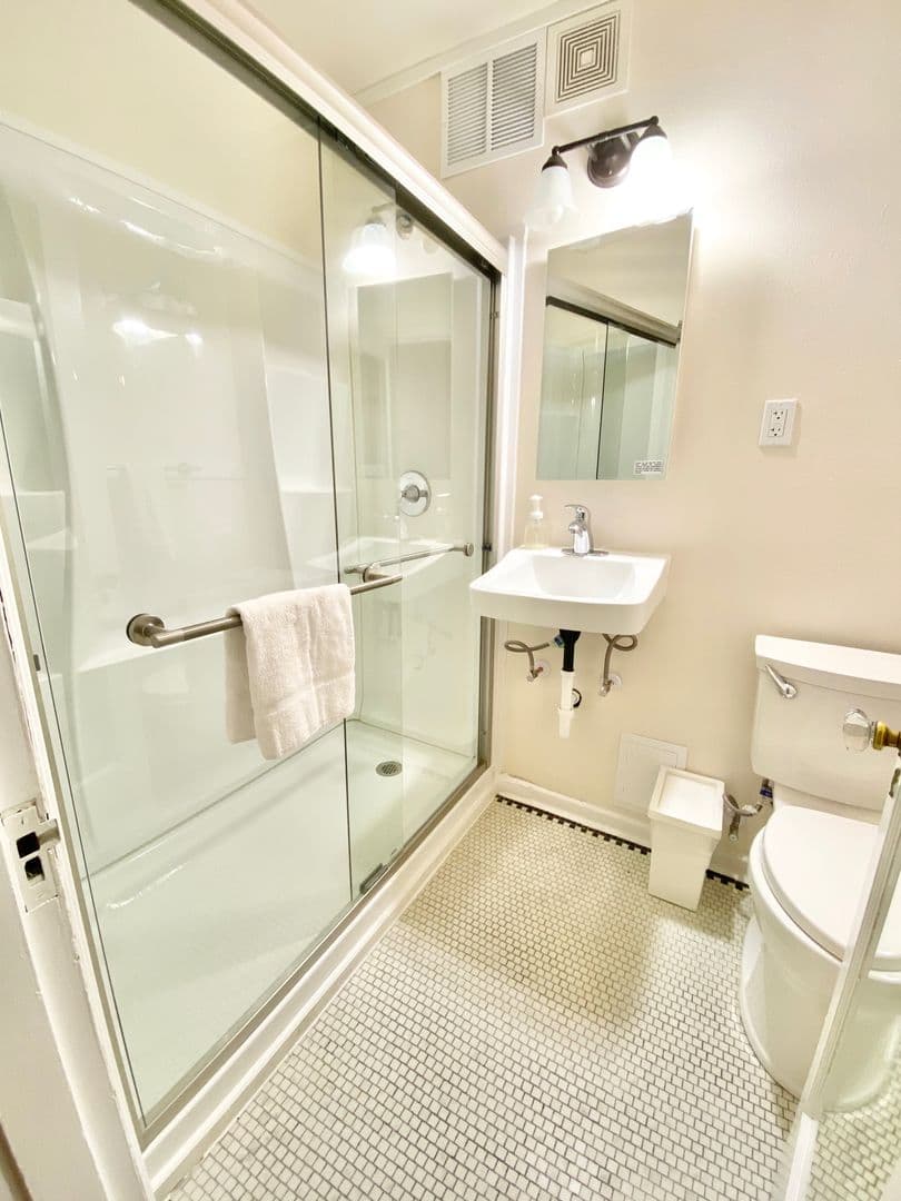 Seattle Apartment: 1420 Boren Ave