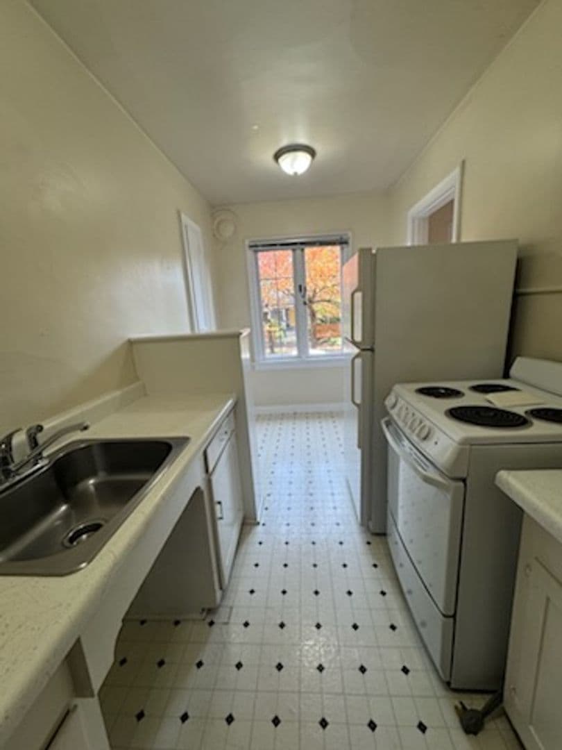 Seattle Apartment: 1719 E Spring St.