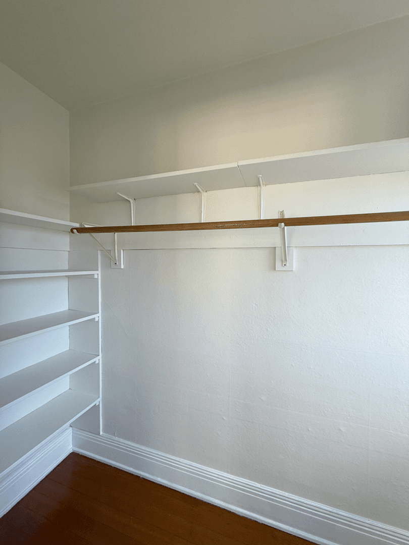 Seattle Apartment: 1305 E Denny Way