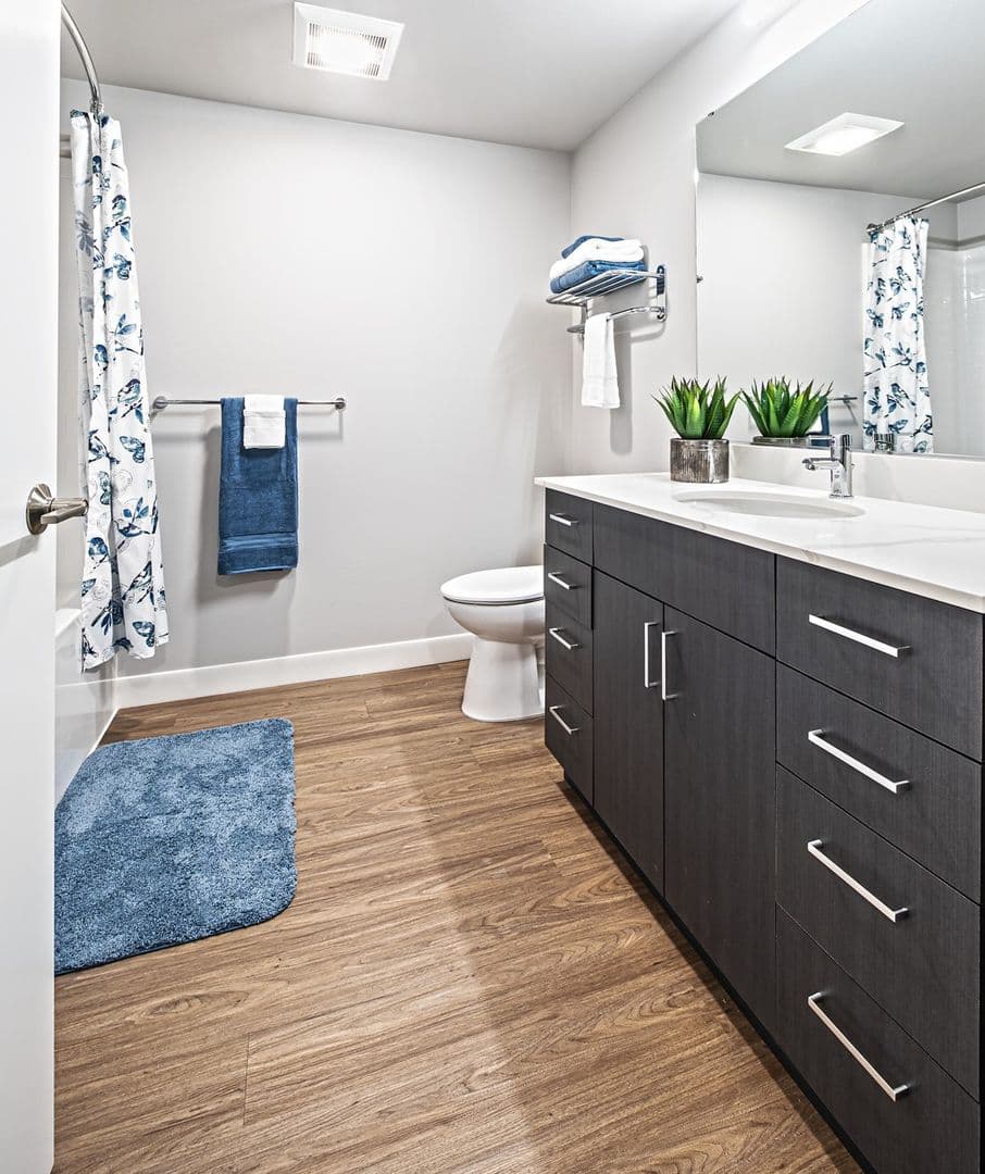 Edmonds Apartment: 10032 Edmonds Way