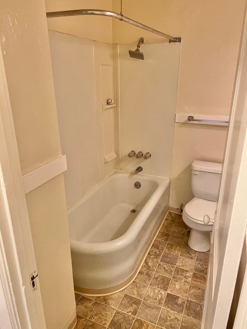 Seattle Apartment: 1509 E Madison St